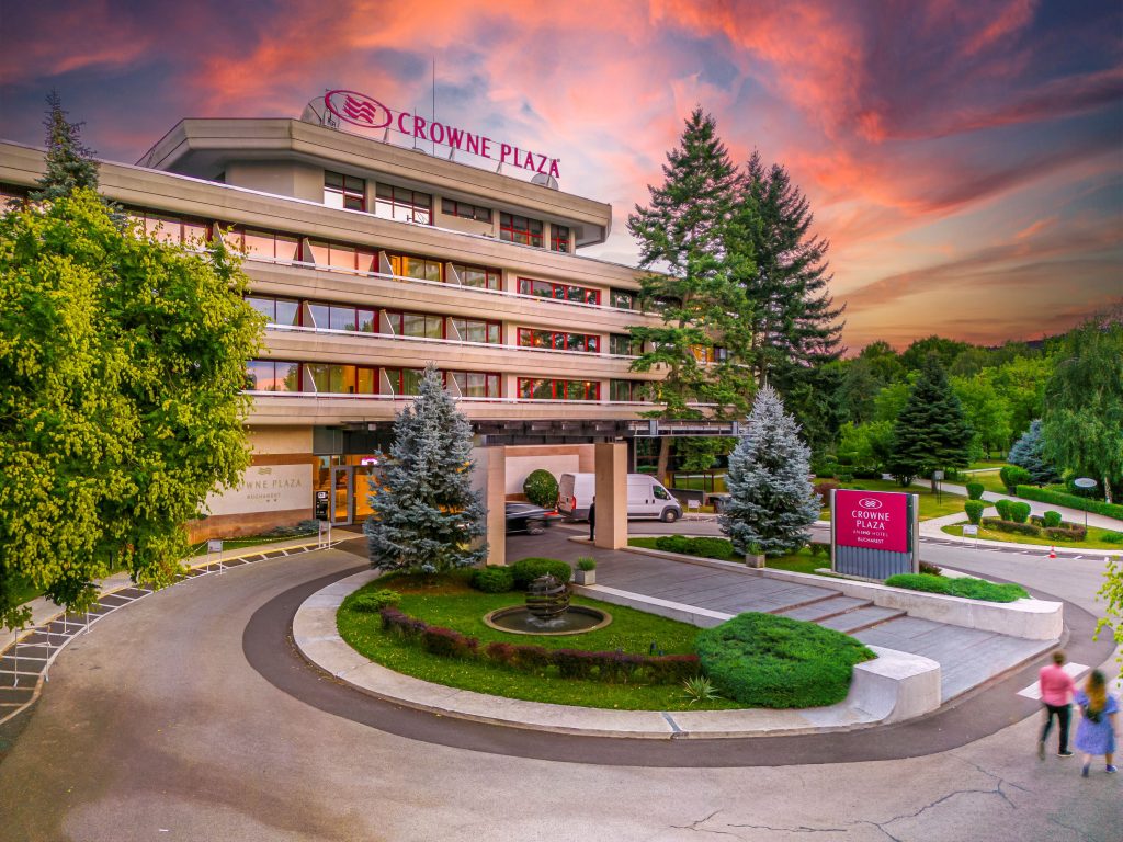 poza crowne